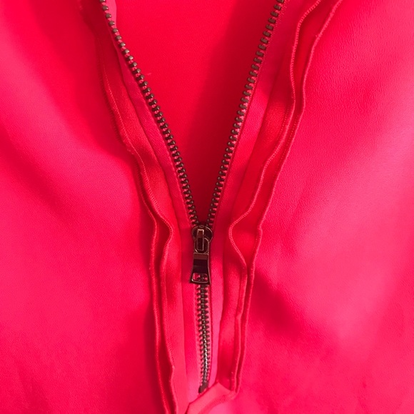 Bright Pink Sleeveless Tahari Blouse - Picture 3 of 6